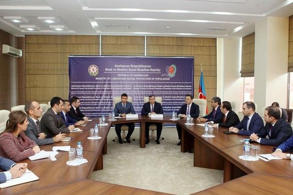 Церемония подписания Меморандума о сотрудничеств между министерством труда и социальной защиты населения и Агентством по развитию малого и среднего бизнеса Азербайджана. Баку, 20 сентября 2018 года - Sputnik Азербайджан