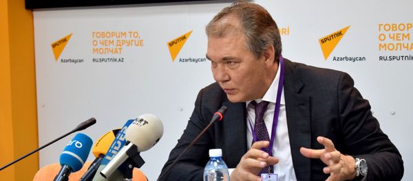 Глава комитета Государственной думы по делам СНГ, евразийской интеграции и связям с соотечественниками Леонид Калашников в Мультимедийном пресс-центре Sputnik Азербайджан - Sputnik Азербайджан