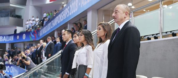 Президент Азербайджана Ильхам Алиев и члены его семьи на церемонии открытия чемпионата мира по дзюдо - Sputnik Азербайджан
