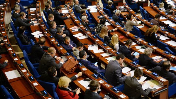 Делегаты в зале на пленарном заседании зимней сессии Парламентской ассамблеи Совета Европы - Sputnik Азербайджан