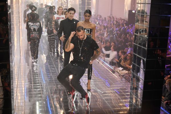 Модели представляют коллекцию бренда Philipp Plein на Неделе моды в Милане - Sputnik Азербайджан