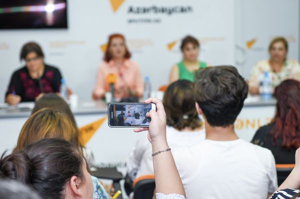 Пресс-конференция на тему Роль социальных сетей в возникновении проблем в семьях - Sputnik Азербайджан