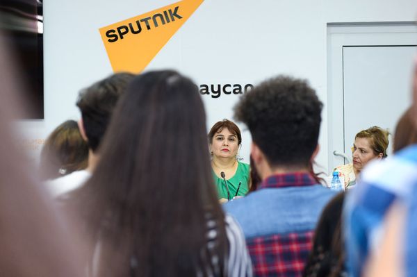 Пресс-конференция на тему Роль социальных сетей в возникновении проблем в семьях - Sputnik Азербайджан