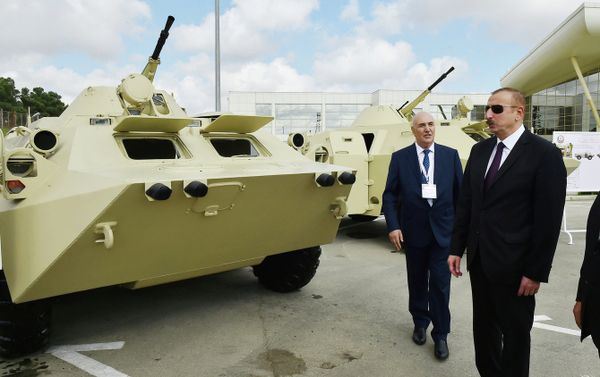 Президент Азербайджана Ильхам Алиев ознакомился с третьей Азербайджанской международной оборонной выставкой ADEX-2018 - Sputnik Азербайджан