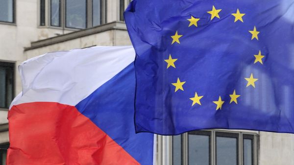 Флаги Чехии и Евросоюза, фото из архива - Sputnik Азербайджан