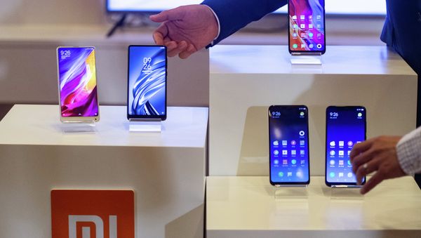 Витрина магазина мобильных телефонов - Sputnik Азербайджан