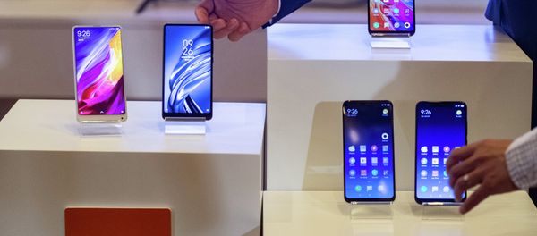 Витрина магазина мобильных телефонов - Sputnik Азербайджан