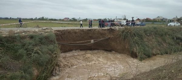 На участке Карабахского водоканала, проходящем через село Беджираван Бардинского района, произошла утечка - Sputnik Азербайджан