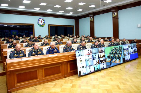Расширенное служебное совещание с командным составом Азербайджанской Армии - Sputnik Азербайджан