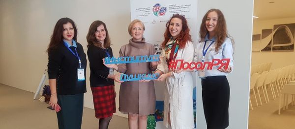 Участники круглого стола в ходе Девятого межрегионального российско-азербайджанского форума - Sputnik Азербайджан