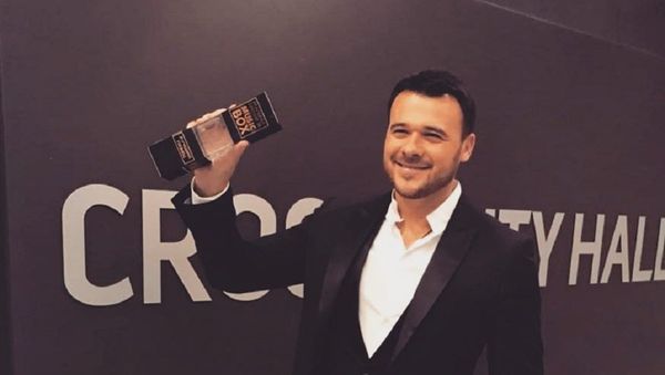 Народный артист Азербайджана Эмин Агаларов стал обладателем номинации премии MusicBox Лучший певец в России - Sputnik Азербайджан