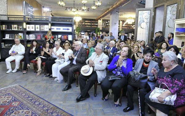 В Бакинским книжном центре прошел вечер памяти народного писателя Максуда Ибрагимбекова - Sputnik Азербайджан