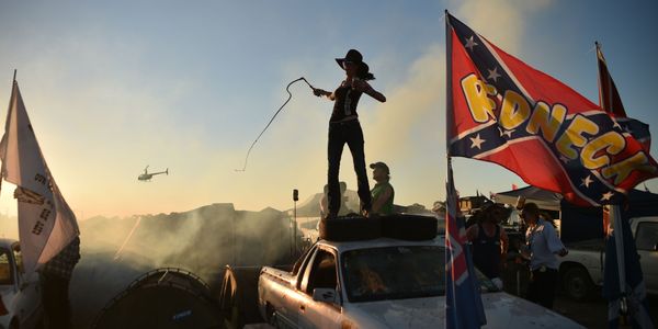 Участники фестиваля Deni Ute Muster в Австралии - Sputnik Азербайджан