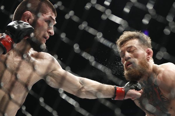 Бой Хабиба Нурмагомедова против Конора Макгрегора за титул чемпиона UFC в легком весе - Sputnik Азербайджан