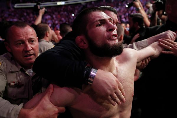 Бой Хабиба Нурмагомедова против Конора Макгрегора за титул чемпиона UFC в легком весе - Sputnik Азербайджан