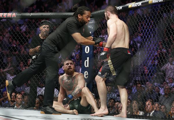 Бой Хабиба Нурмагомедова против Конора Макгрегора за титул чемпиона UFC в легком весе - Sputnik Азербайджан
