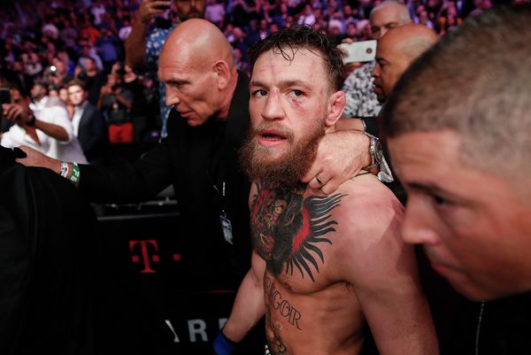 Бой Хабиба Нурмагомедова против Конора Макгрегора за титул чемпиона UFC в легком весе - Sputnik Азербайджан