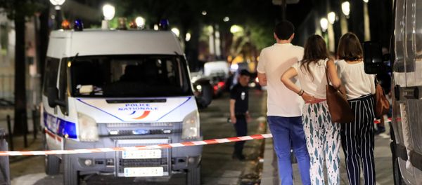 Французская полиция на месте теракта в Париже, 10 сентября 2018 года Французская полиция на месте теракта в Париже, 10 сентября 2018 года - Sputnik Азербайджан