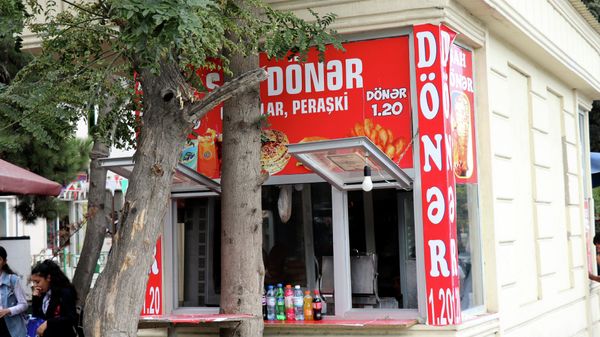 Bakıda dönər satışı - Sputnik Азербайджан