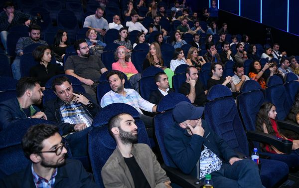 Пресс-конференция, посвященная премьере юмористического фильма Qış nağılı (Зимняя сказка) - Sputnik Азербайджан