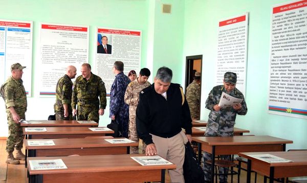 Военные атташе иностранных государств, аккредитованные в Азербайджане, посетили одну из воинских частей - Sputnik Азербайджан