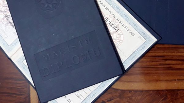Azərbaycan ali məktəblərinin diplomları, arxiv şəkli - Sputnik Азербайджан