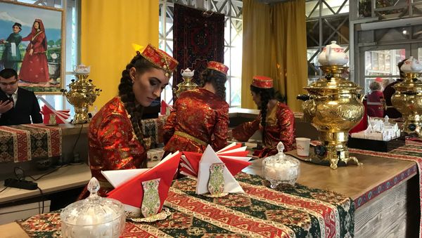 Фестиваль Осенние дары Азербайджана на Тверской площади в Москве - Sputnik Азербайджан