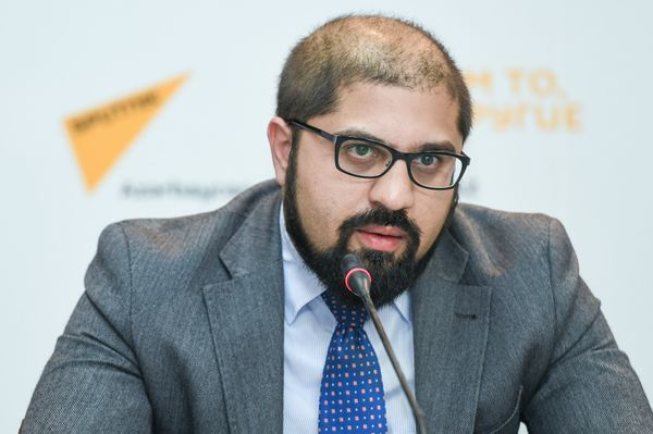 Эксперт в области общественного транспорта Гусейн Абдуллаев - Sputnik Азербайджан