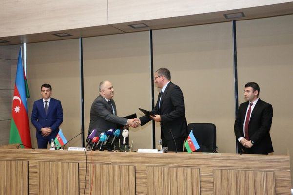 Церемония подписания меморандума о взаимопонимании между Центром аналитической экспертизы министерства здравоохранения и Агентством продовольственной безопасности. Баку, 19 октября 2018 года - Sputnik Азербайджан