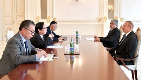 Президент Ильхам Алиев принял вице-президента Азиатского банка развития Венчая Жанга - Sputnik Азербайджан