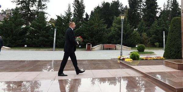 Президент Азербайджана Ильхам Алиев прибыл в Имишлинский район - Sputnik Азербайджан