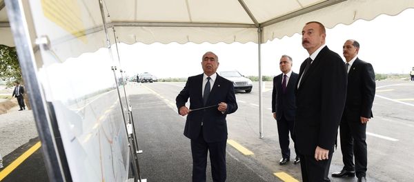 Президент Ильхам Алиев принял участие в открытии автомобильной дороги Имишли-Отузики-Гарагашлы - Sputnik Азербайджан