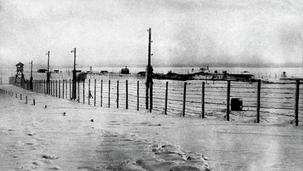 Жилая зона исправительно-трудового лагеря (1930-40-е гг.) - Sputnik Азербайджан