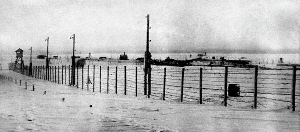 Жилая зона исправительно-трудового лагеря (1930-40-е гг.) - Sputnik Азербайджан