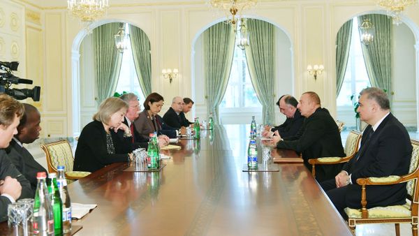 Президент Ильхам Алиев принял советника Президента США по вопросам нацбезопасности  - Sputnik Азербайджан