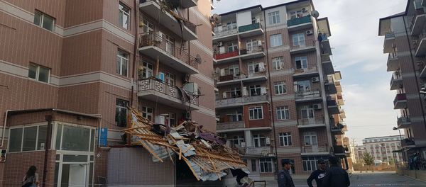 Последствия сильного ветра в Баку - Sputnik Азербайджан