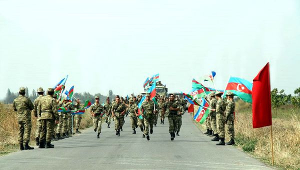 Личный состав ВС Азербайджана повышает выносливость - Sputnik Азербайджан