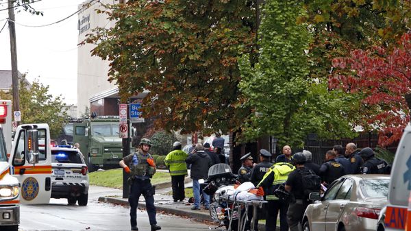 Ситуация возле синагоги в американском городе Питтсбург, где произошла стрельба. 27 октября 2018 - Sputnik Азербайджан