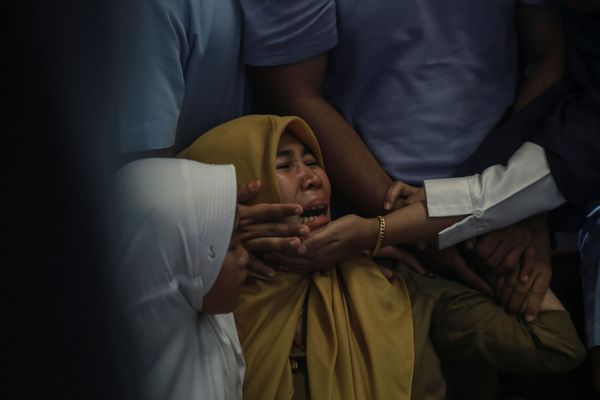 Родственники пассажиров самолета Lion Air flight JT610, упавшего в море - Sputnik Азербайджан