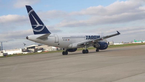 Самолет национального авиаперевозчика Румынии TAROM - Sputnik Азербайджан