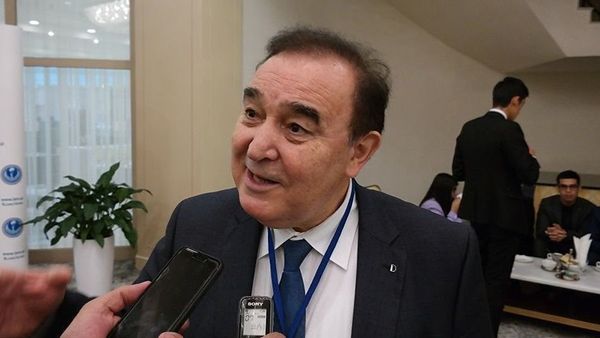 Директор центра стратегических исследований при президенте Таджикистана Худоберди Холикназар - Sputnik Азербайджан