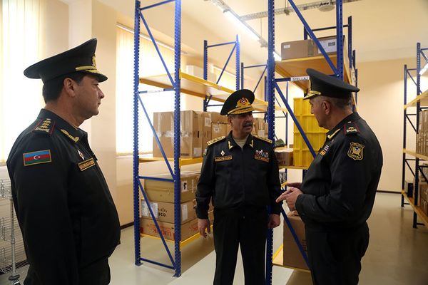 Закир Гасанов и руководство министерства ознакомились с деятельностью Центра Управления Спутниковой Связью, переданного в использование Азербайджанской Армии - Sputnik Азербайджан