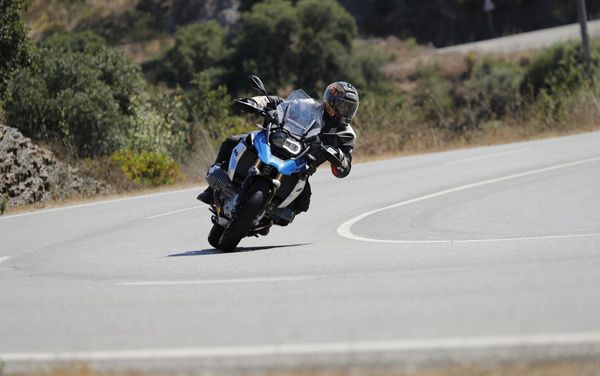 Новый мотоцикл R1250GS компании BMW - Sputnik Азербайджан