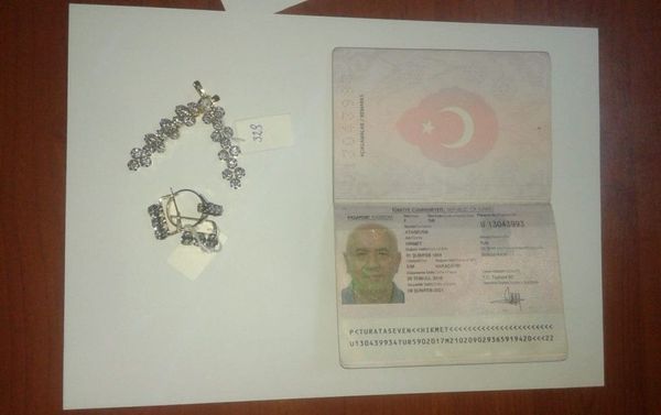 Украшения, конфискованные у пассажиров авиарейса Баку-Ташкент - Sputnik Азербайджан