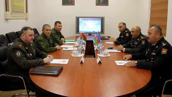 Эксперты Азербайджана и Беларуси проводят обсуждения по инженерно-техническому обеспечению - Sputnik Азербайджан