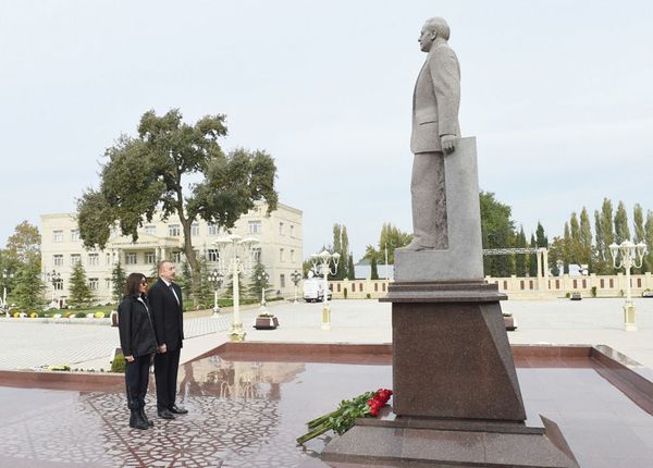 Президент Азербайджана Ильхам Алиев прибыл в Агдамский район - Sputnik Азербайджан