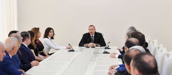 Президент Азербайджанской Республики Ильхам Алиев и первая леди Мехрибан Алиева  на открытии Агдамского центра мугама - Sputnik Азербайджан