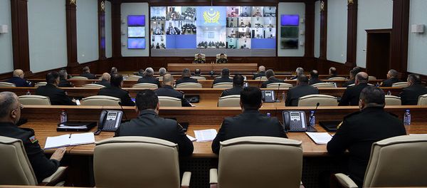 Министр обороны генерал-полковник Закир Гасанов провел служебное совещание с командным составом Азербайджанской Армии - Sputnik Азербайджан