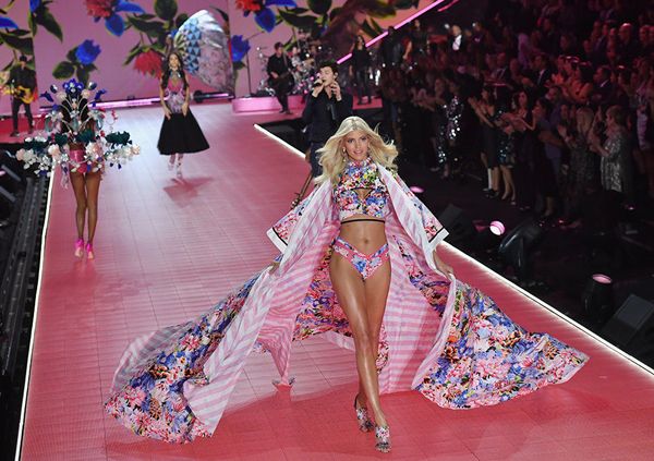 Показ Victoria’s Secret в Нью-Йорке - Sputnik Азербайджан