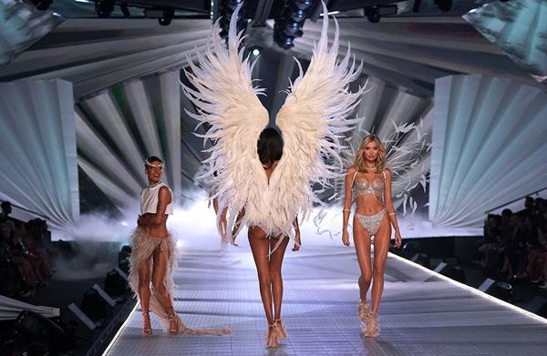 Показ Victoria’s Secret в Нью-Йорке - Sputnik Азербайджан